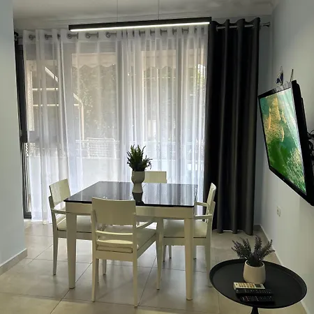 By The Rock Apartment * Durrës